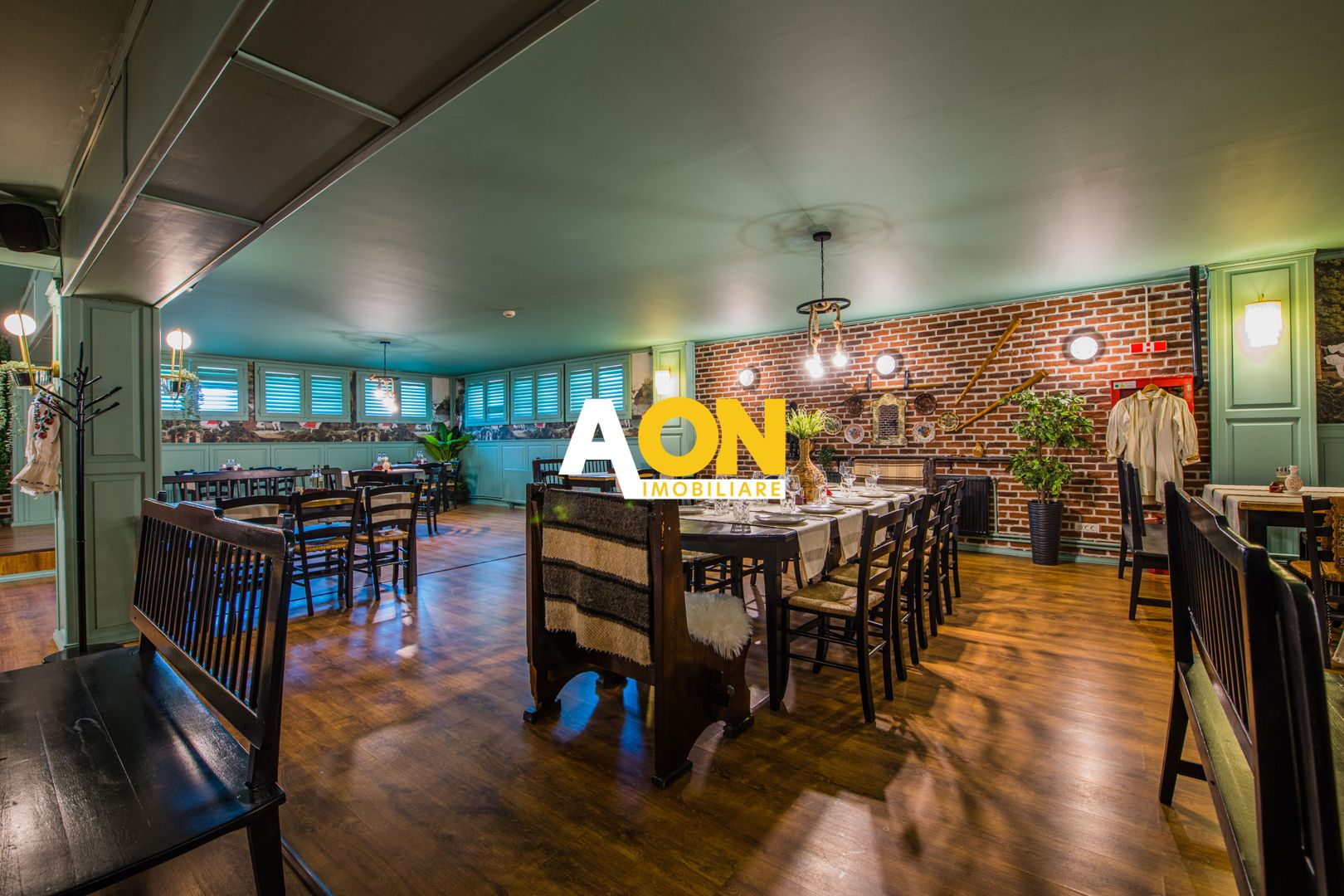 De vanzare cladire cu 2 sali de evenimente - Poză 1