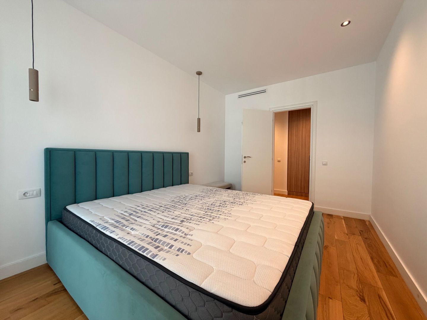 APARTAMENT 3 CAMERE | TERASA | VEDERE LAC - Poză 3