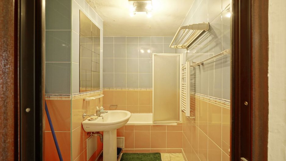 Apartament 5 camere in Piata Victoriei,bloc 1995 - Poză 11