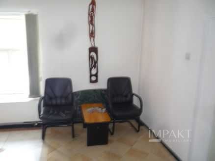 Casa cu trei camere  la curte de inchiriat. - Platinia - Poză 4