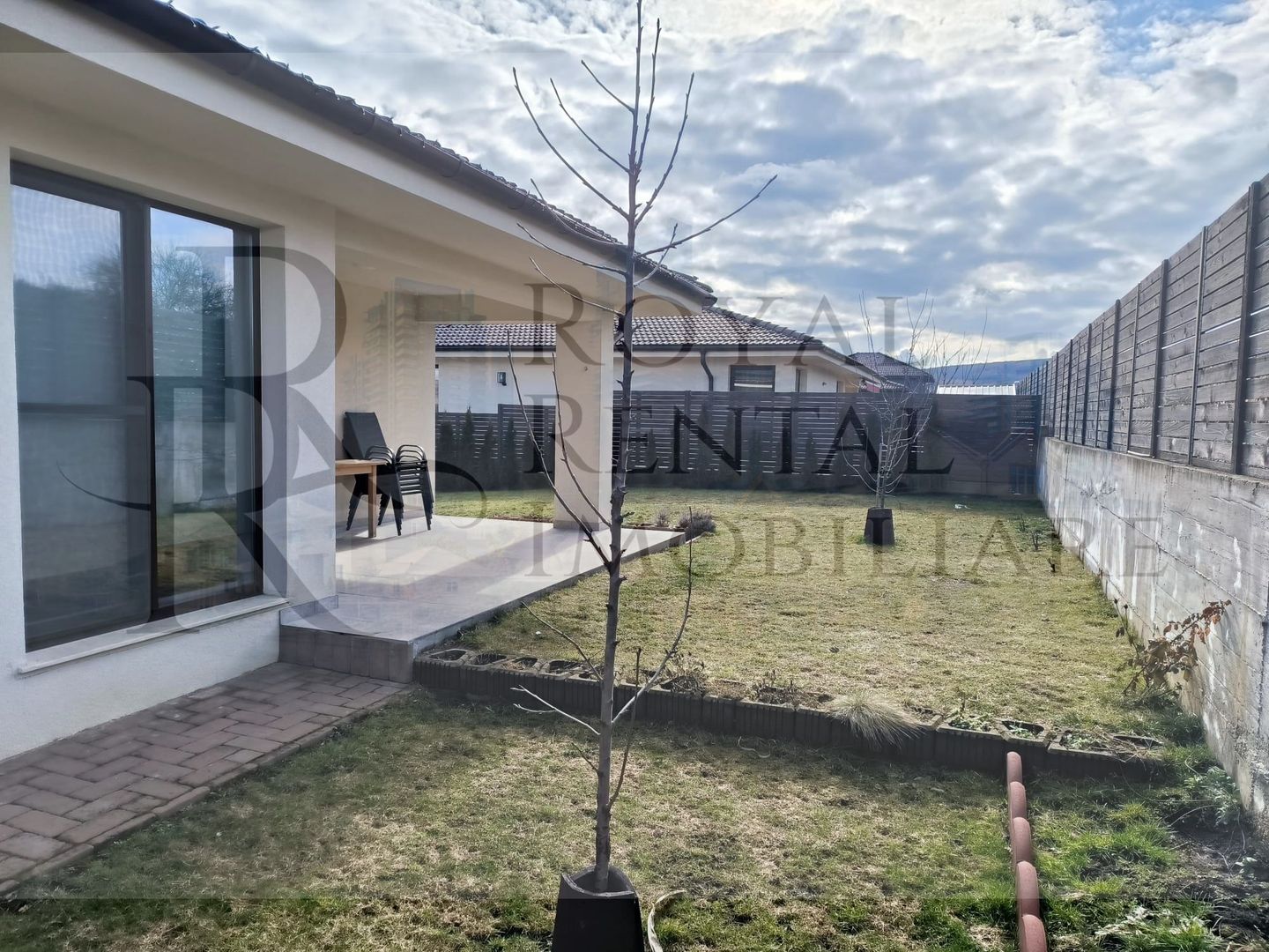 Casă parter cu grădină 500 mp, 6.5 kW fotovoltaice | Corușu - Poză 1