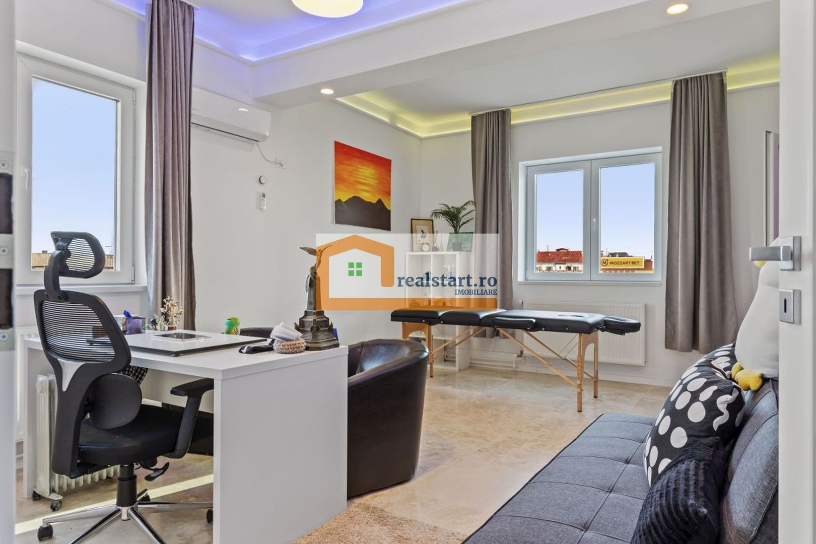 Pta Romana, Vedere spectaculoasa, Renovat total, inclusiv instalatii - Poză 1