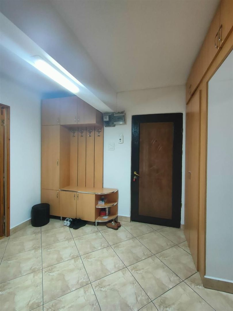Apartament cu 3 camere decomandat zona Nufarul - Poză 8