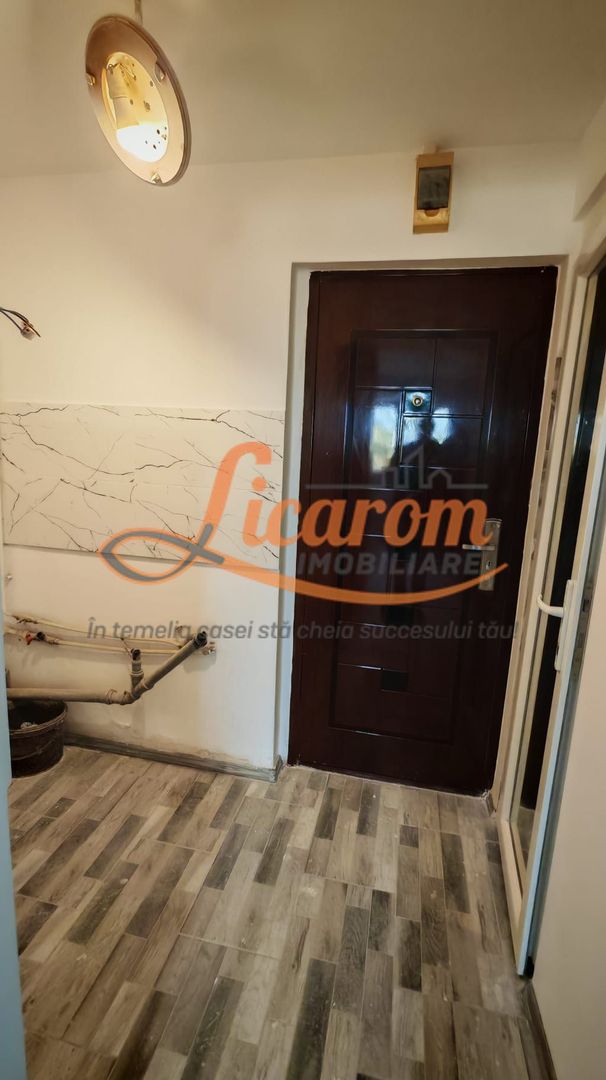 Garsoniera 22 mp,transformata din camera de camin,recent renovata. - Poză 9