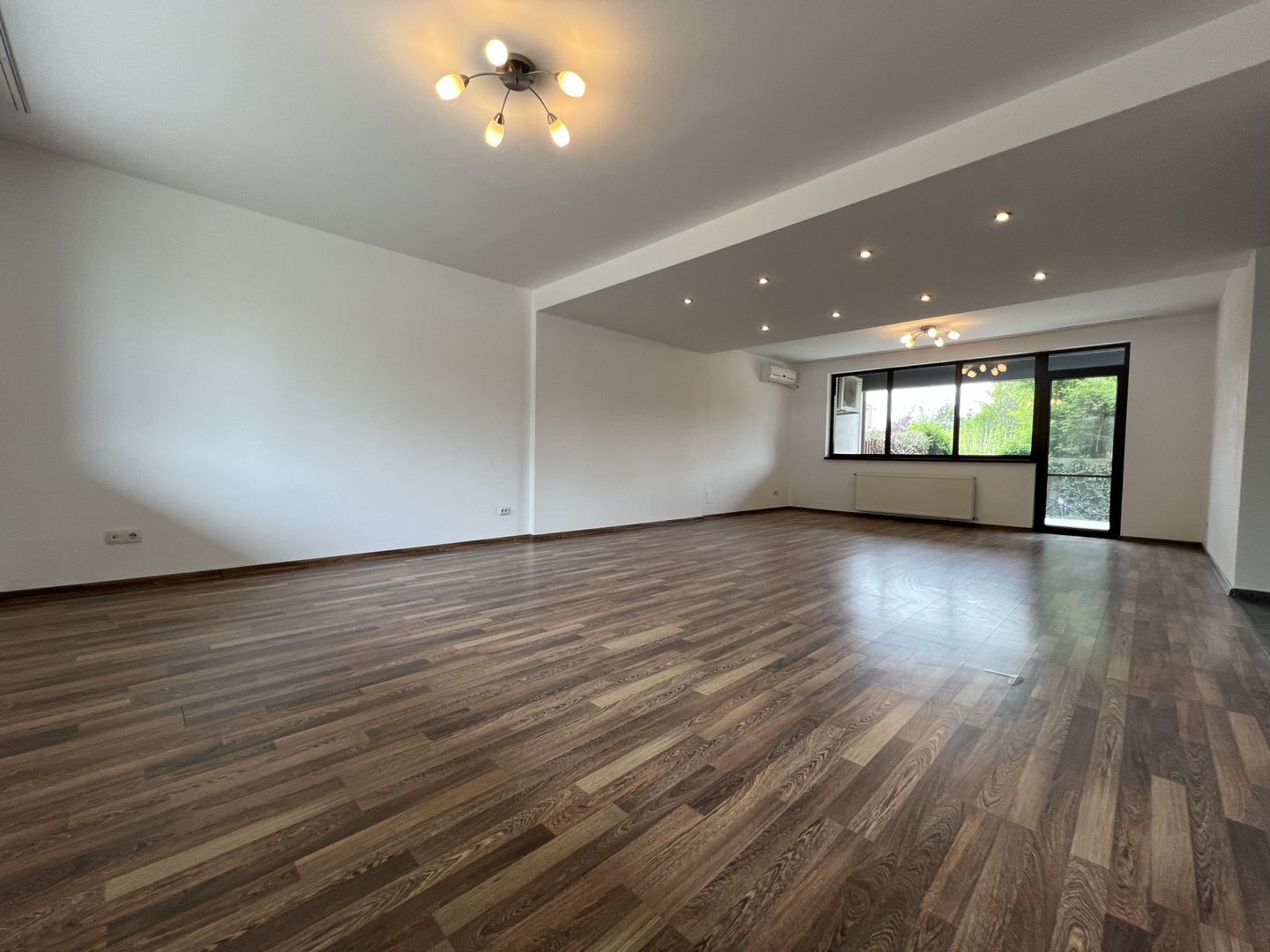 Vila tip Duplex Pipera | 260 mp Utili | Curte Proprie 4 Locuri Parcare - Poză 2