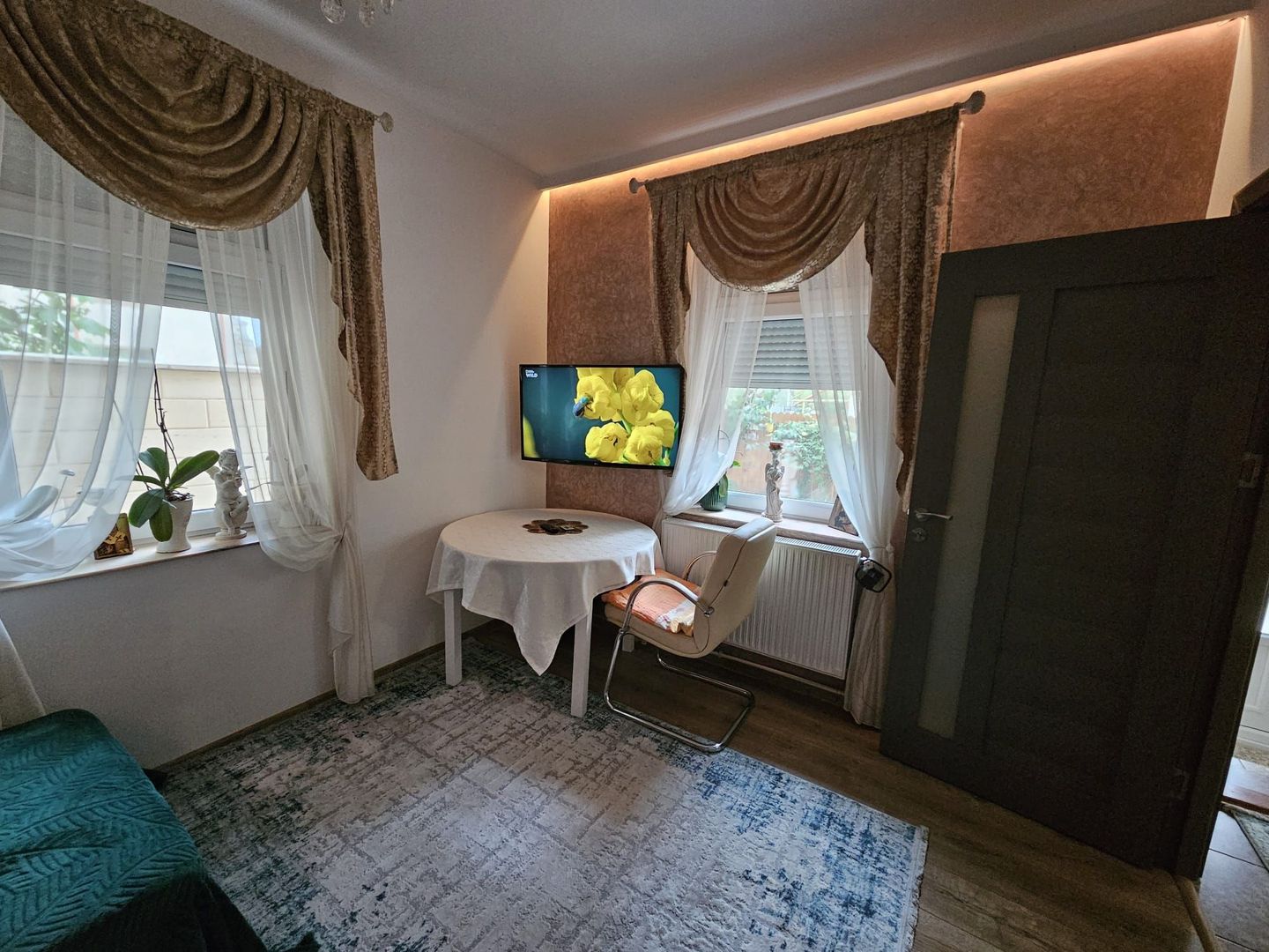 Casa renovata complet – zona Mall – - Poză 9