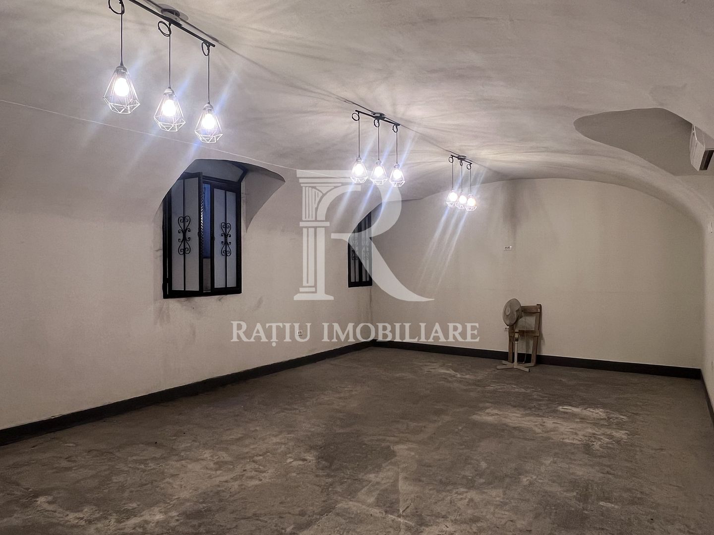 Spațiu Comercial în Imobil Istoric | Locație Ultracentrală | Oradea - Poză 20