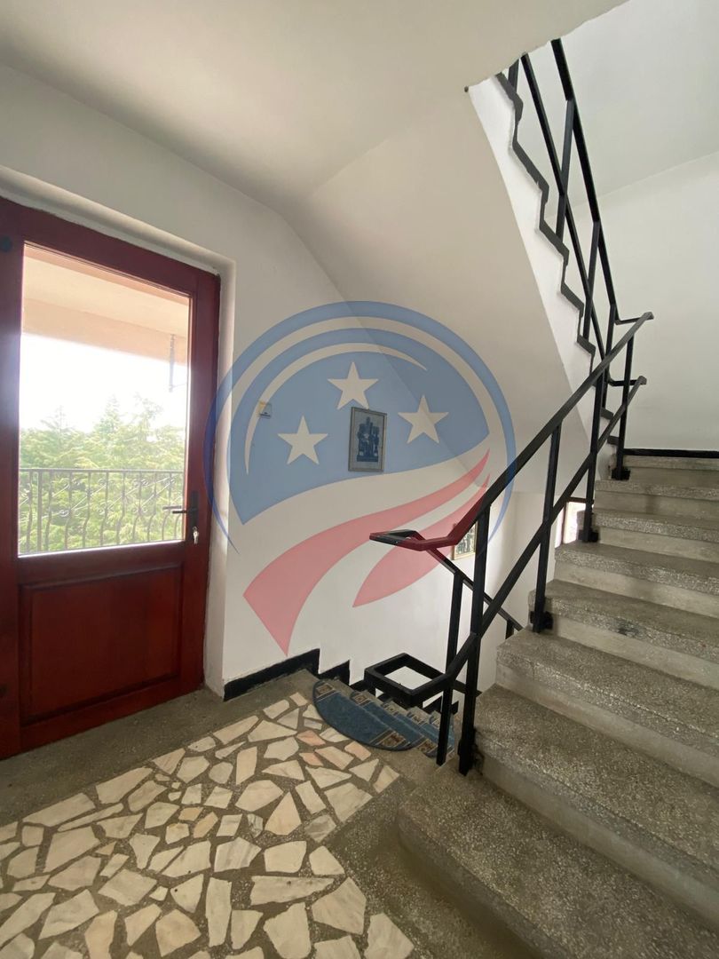 VILA CU 2500 MP TEREN LA 15 KM DE CRAIOVA CENTRU - Poză 6