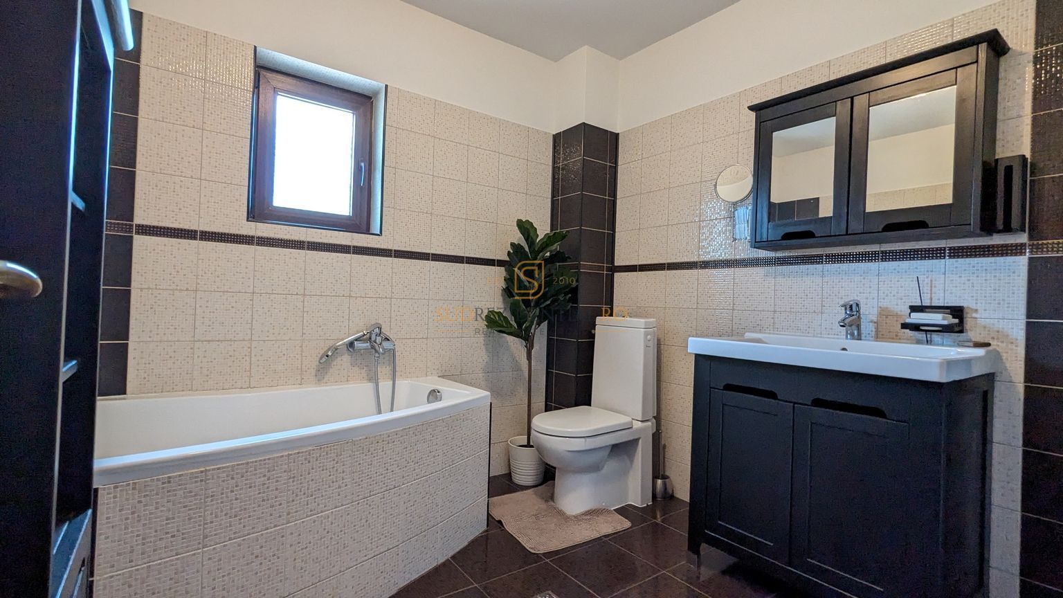 Vila deosebita cu 5 camere, Sos Oltenitei, Popesti-Leordeni - Poză 17