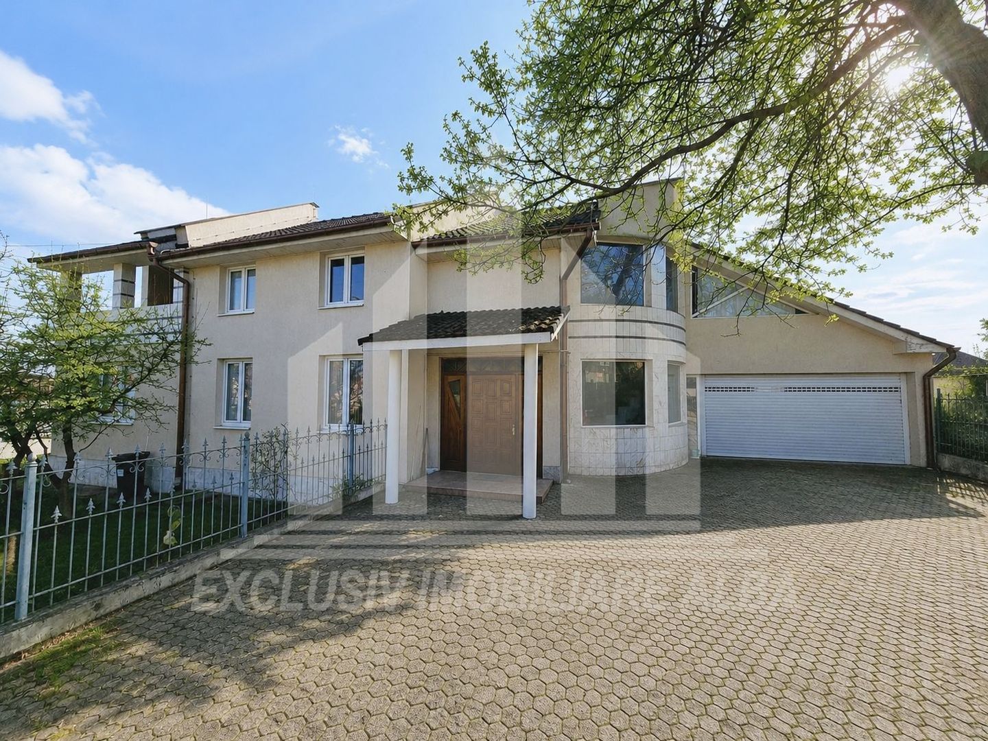 Casa individuala | De inchiriat | 250 mp | 6 camere | Cetate - Poză 1