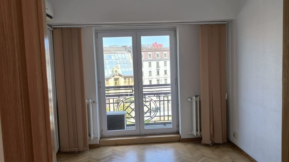 De Inchiriat Apartament 4 camere Nemobilat Piata Unirii Metrou - Poză 3