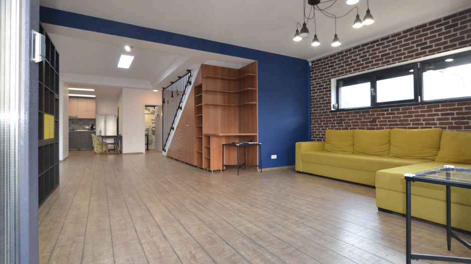 Inchiriem vila spatioasa singur in curte zona Tunari - Poză 2