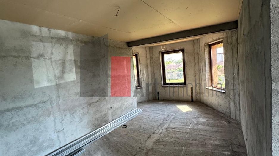 Casa la rosu in Peris - Poză 7