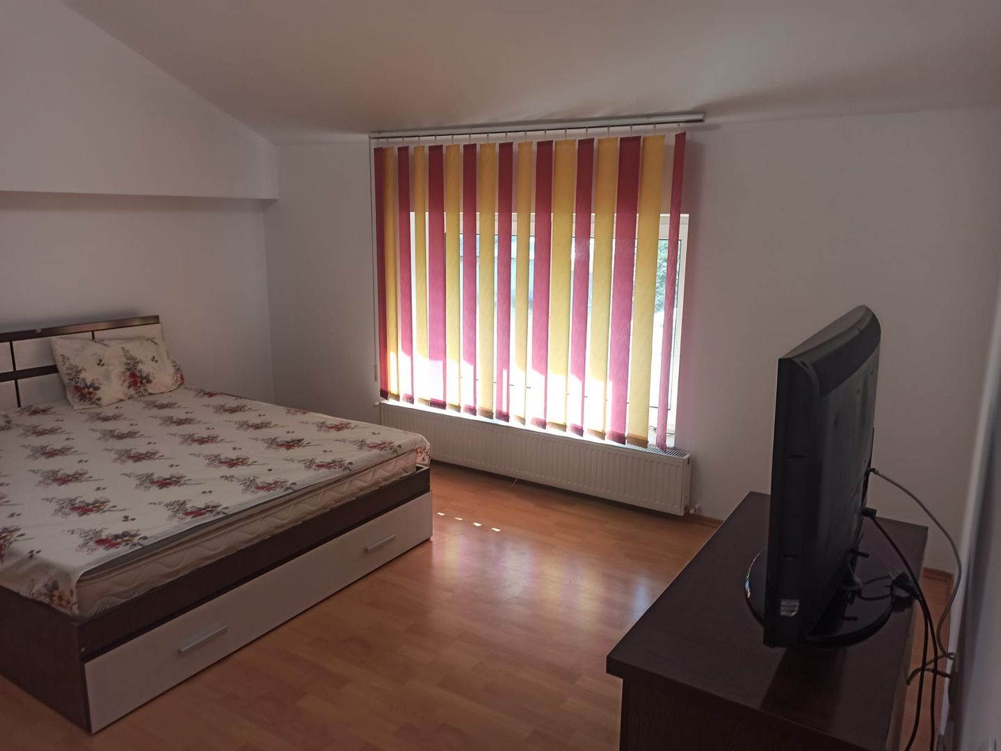 Casa 5 camere, 250 mp teren liber, adiacent șoseaua Leordeni - Poză 22