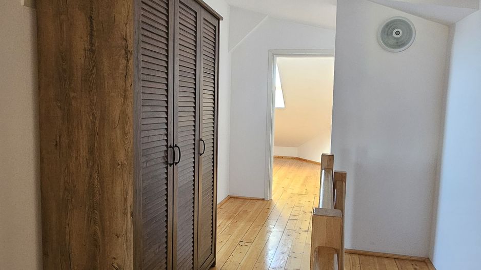Apartament de inchiriat 6 camere 179 mp Etaj 2 + mansardă - Poză 27