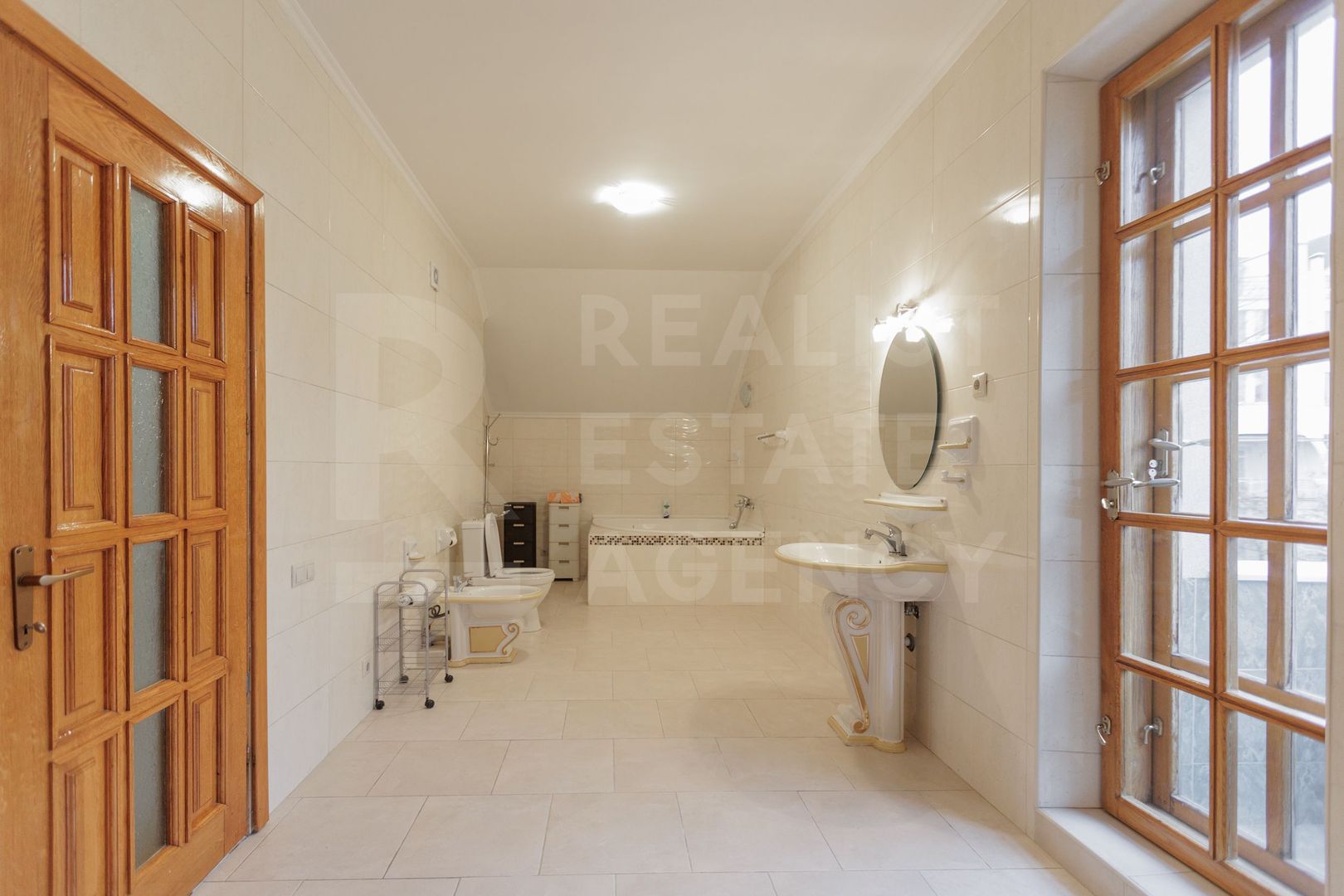 Chirie, casă, 3 nivele, 6 camere, str. Aerodromului, Râșcani - Poză 11