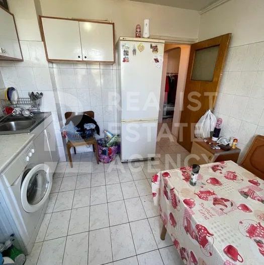 Vânzare, apartament cu 2 camere în zona Drumul Taberei - Poză 2