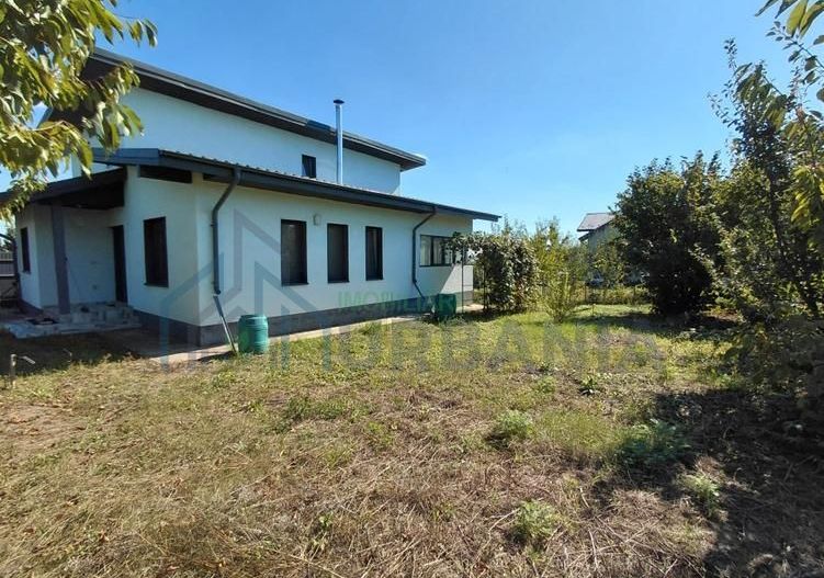 Casă de vânzare în Aroneanu, comuna Aroneanu, jud. Iași - 4 camere, 105 mp utili - Poză 3