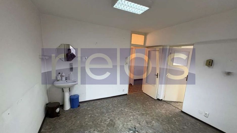 DE VANZARE APARTAMENT 2 CAMERE ZONA PANDURI  DECOMANDAT - Poză 2