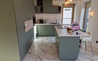 Casa spatioasa si moderna cu garaj, clasa energetica A, panouri solare - Poză 3