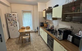 Casă / Vilă cu 5 camere zona Lunei - Poză 8