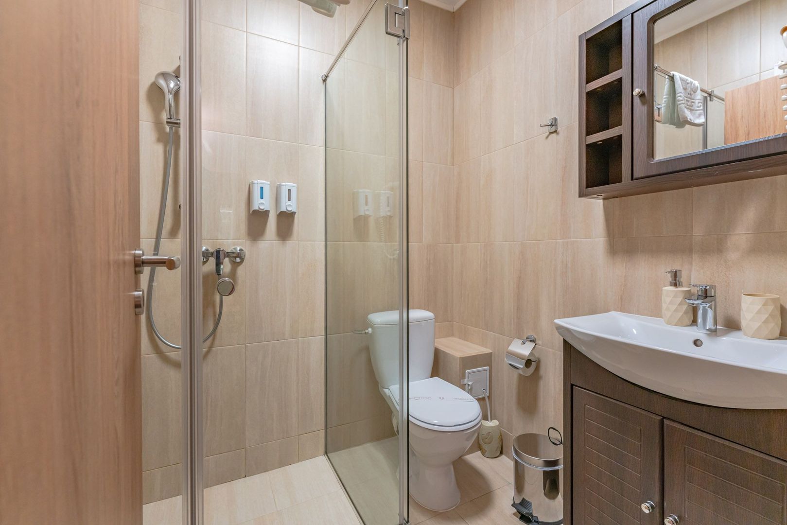 Pensiune Râșnov, 13 camere plus locuință proprietar, zonă Cetate - Poză 18