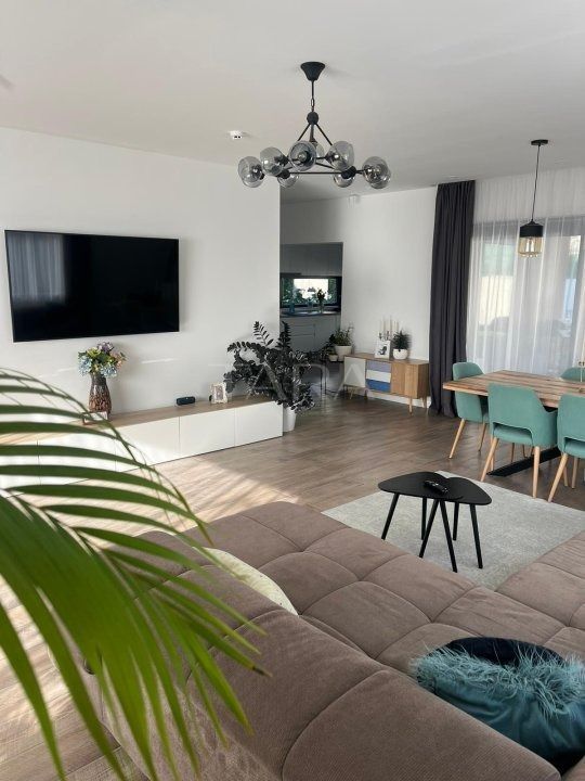 Casa spectaculoasa, zona privata, finisaje de lux. - Poză 2