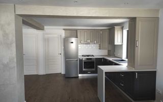 OFERTA! 3 camere - 2 locuri de parcare - boxa - mobilat - Poză 2