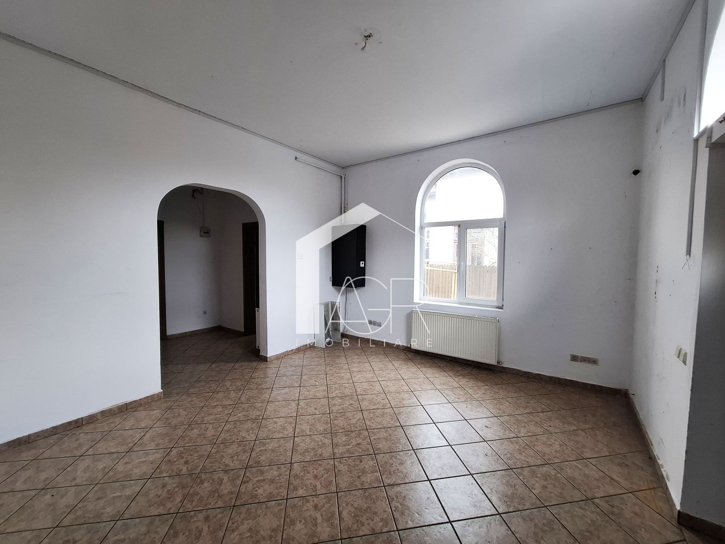 Casa cu 4 camere, zona Central - Poză 4