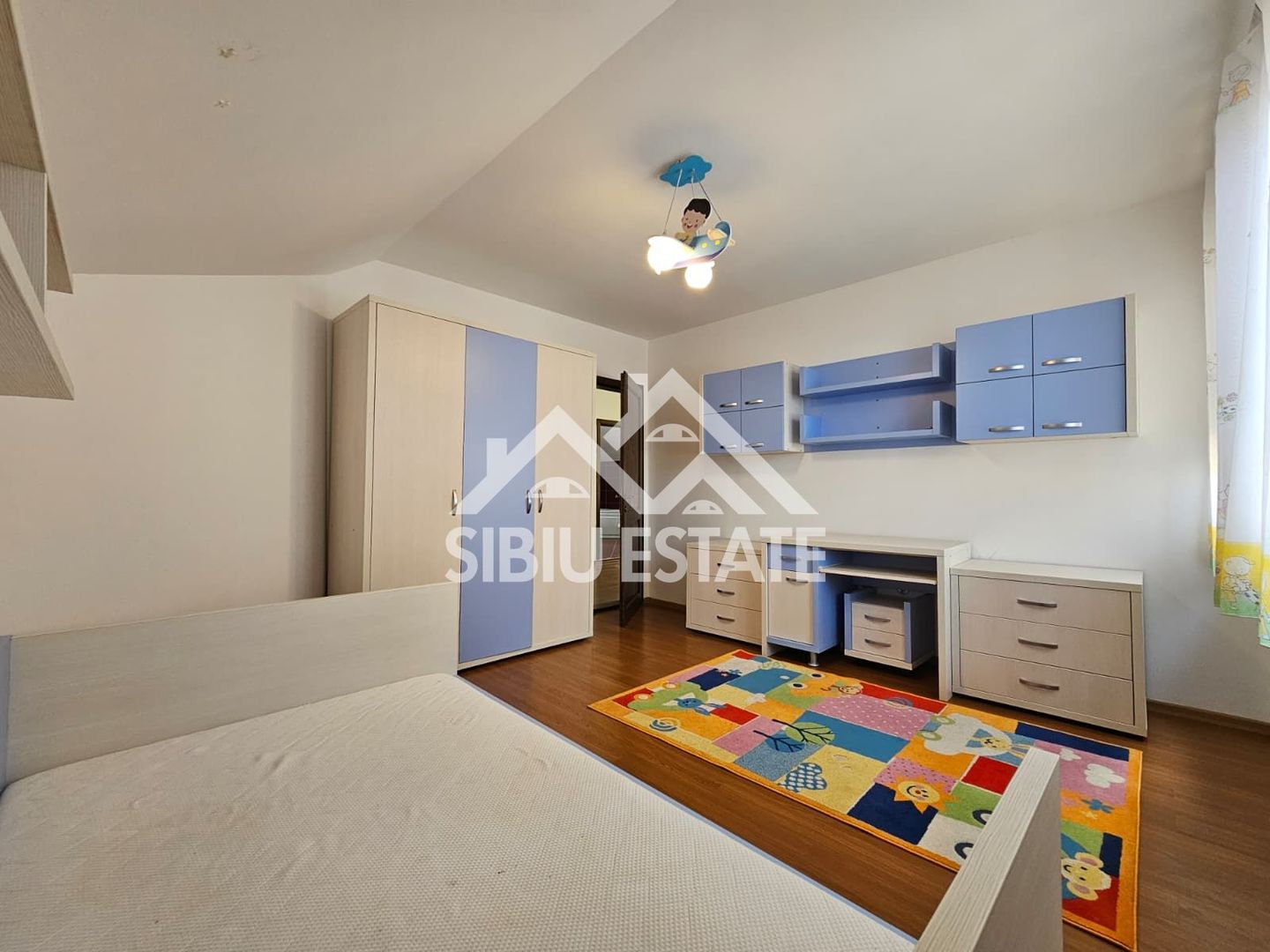 Casa de inchiriat 6 parcari - Poză 7