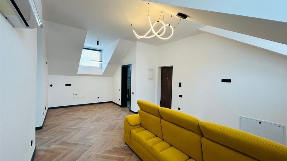 Apartament finisat LA CHEIE 3 camere. Sibiu - Poză 2