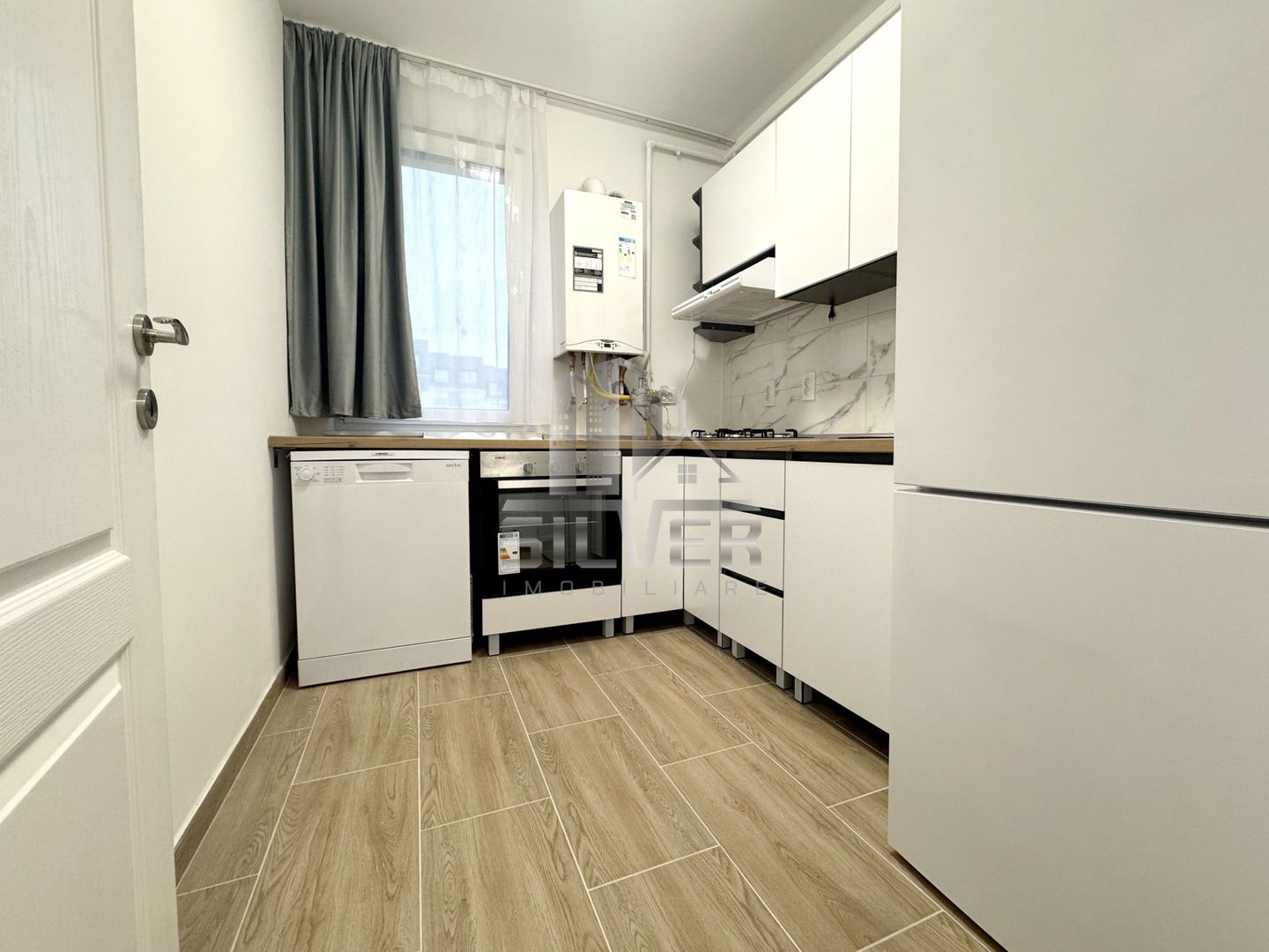 Apartament cu 3 camere la prima inchiriere! - Poză 3