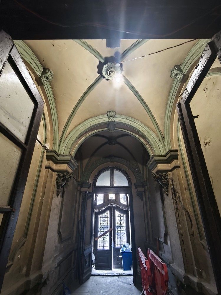 Casă cu farmec istoric în zonă protejată Rosetti, ideală pentru restaurare - Poză 10