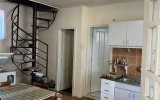 Apartament 3 camere la casă cu curte și grădină – zonă centrală. - Poză 1