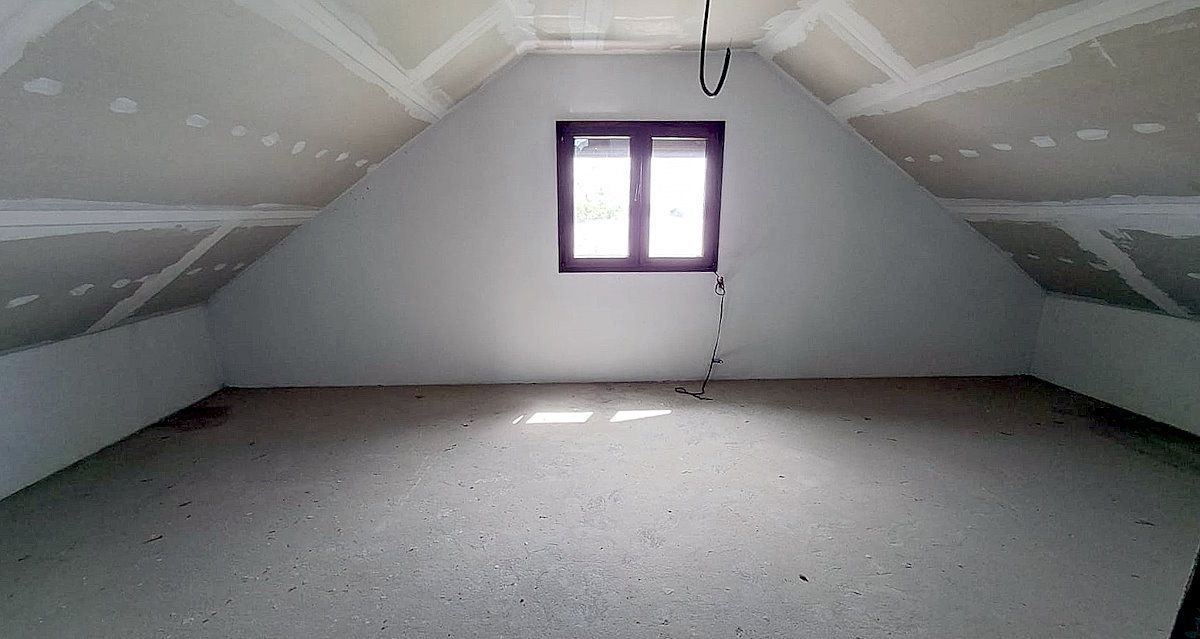Casă tip vilă cu teren 2426 mp în Matca – oportunitate la 115.000 € - Poză 8