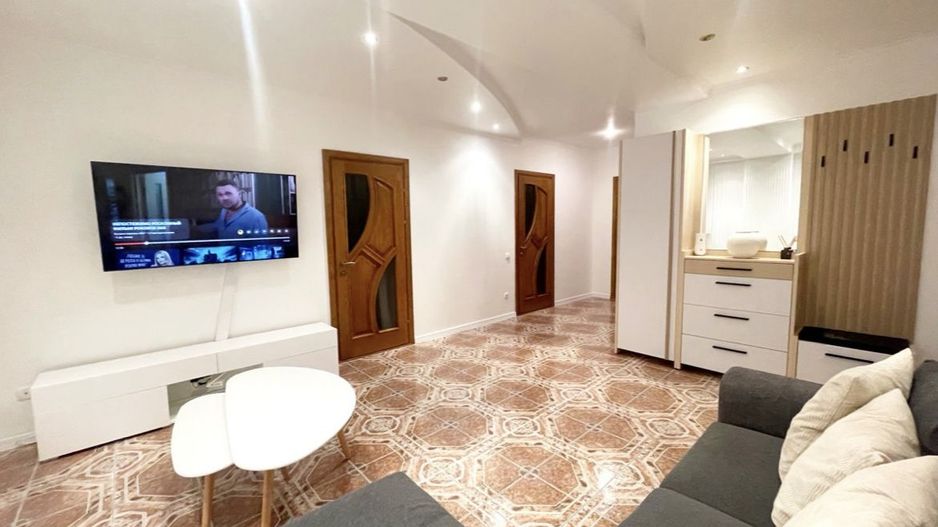 Apartament Centru! 90 m2! 2 + living! - Poză 1