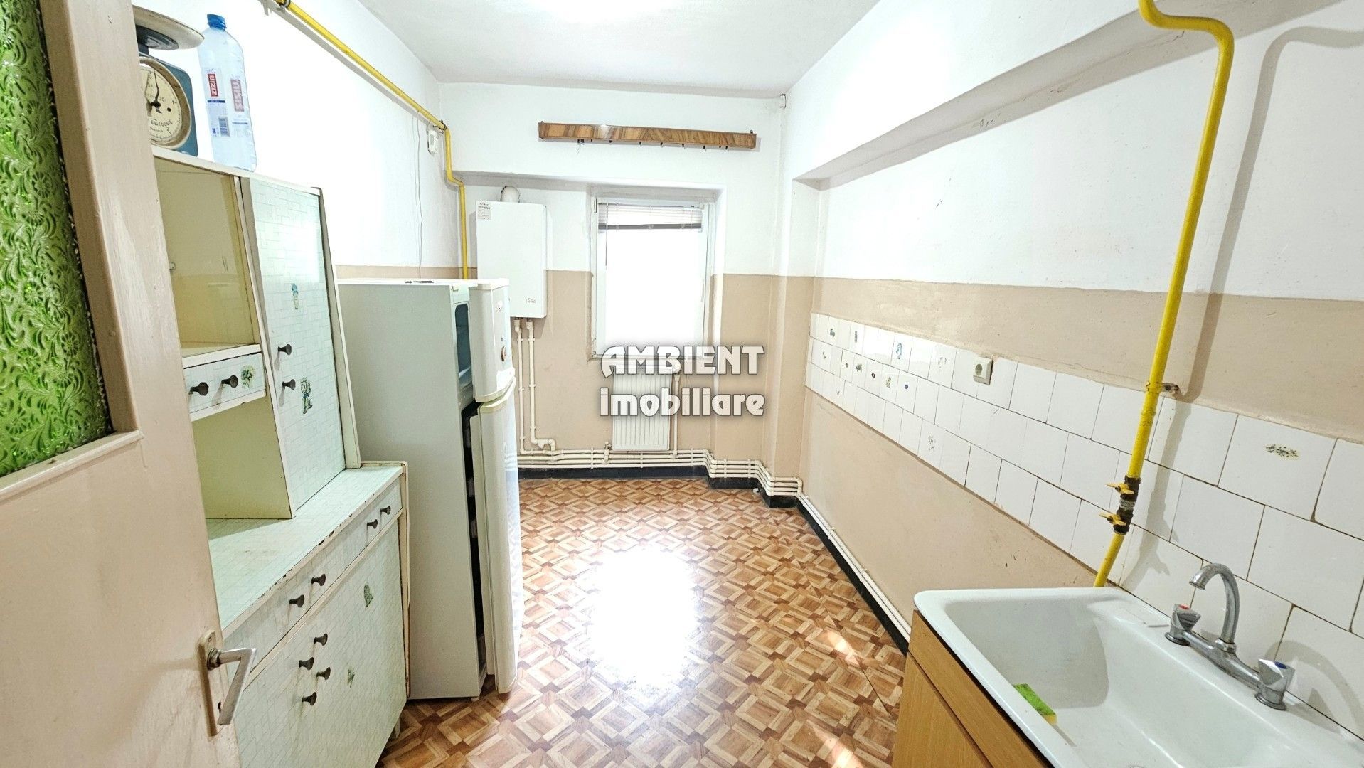 Apartament cu 3 camere si boxa, etaj 2, zona CENTRU - BIG; - Poză 1