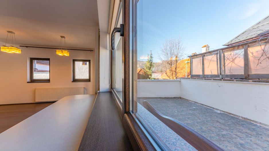 Casă modernă cu garaj și 4 dormitoare, aproape de Piața Sfatului - Poză 5