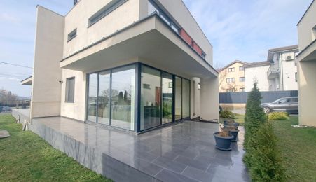 Casa tip dulplex 120 mp + 80 mp terase + garaj, zona Liceu Waldorf