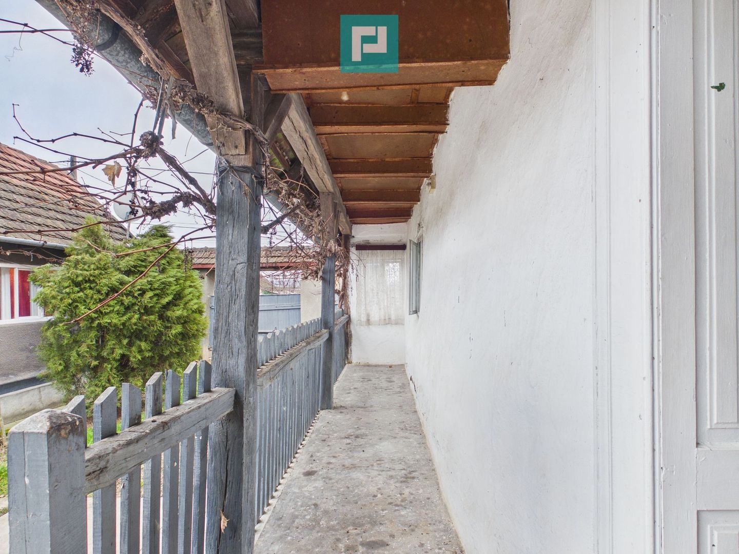 Casă cu 2 corpuri și 4 camere în Tauț - Poză 9