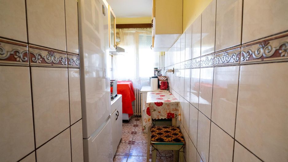 APARTAMENT 2 CAMERE SEMIDECOMANDAT ZONA NUFARUL - Poză 1