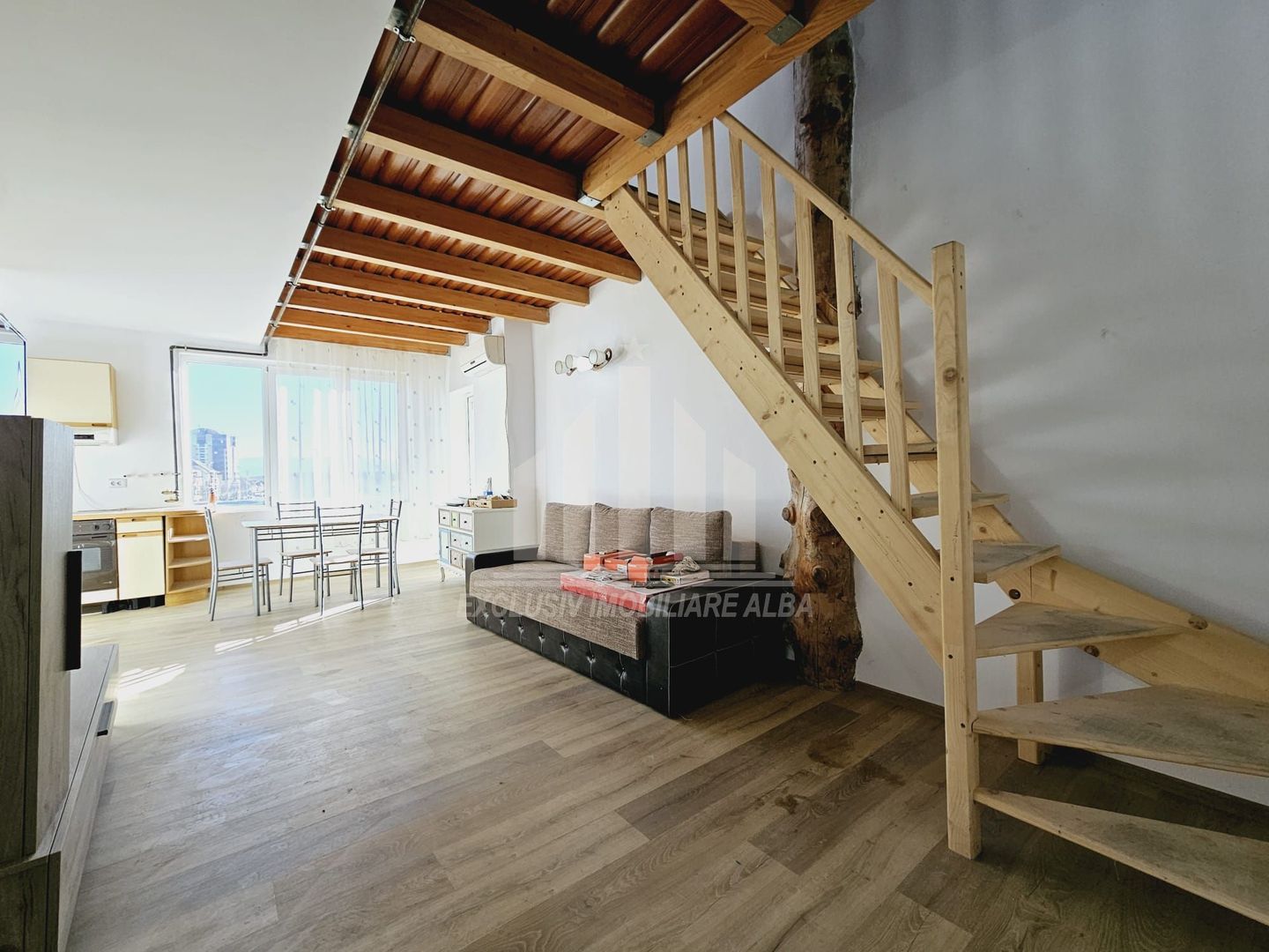 Apartament cu 3 camere decomandate, Centru - Poză 2