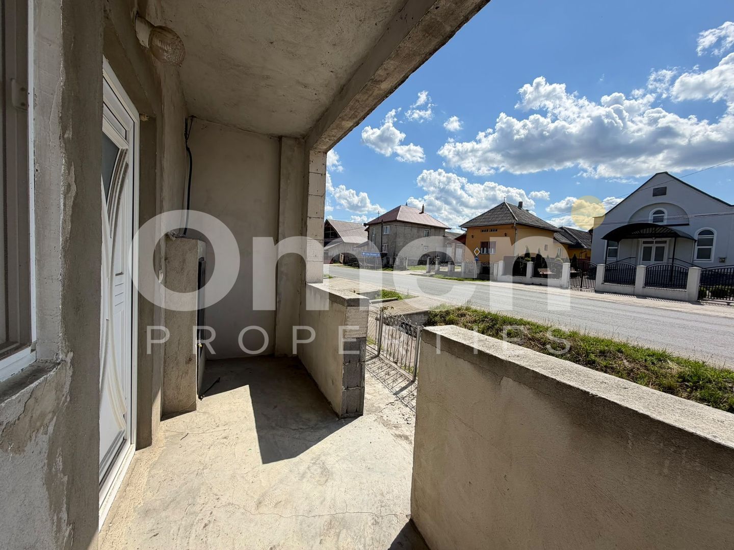 Apartament cu 3 camere | pe 2 niveluri | cu garaj | zona centrala | sat Arinis - Poză 15