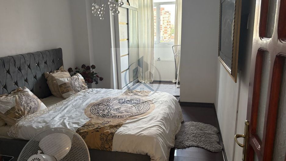 Apartament de vanzare - Poză 2