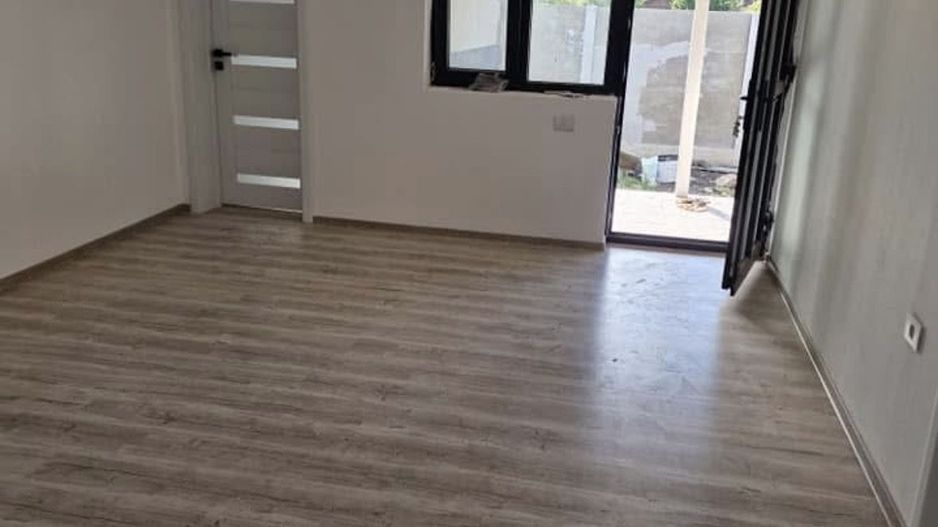 Casa Individuala Sanmihaiu Roman,Parter,4 Camere,2Bai,Toate Utilitatile - Poză 6