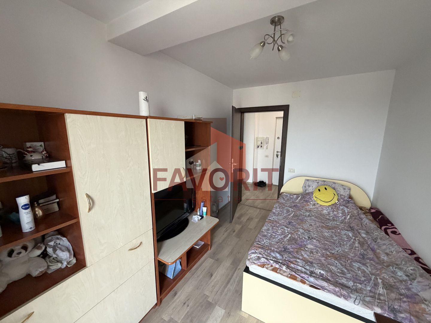 Spatios. Mobilat si utilat. Pozitie excelenta. - Poză 17