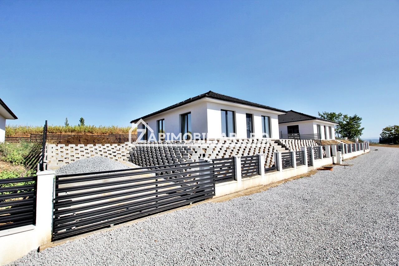 Casa 4 camere la cheie,130 mp,500 mp teren,cartier Unirii - Poză 1