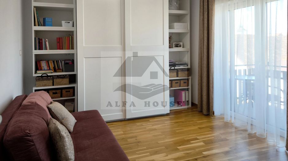 Apartament trei camere, 83 mp, vedere panoramică spre Tâmpa-Bartolomeu - Poză 12