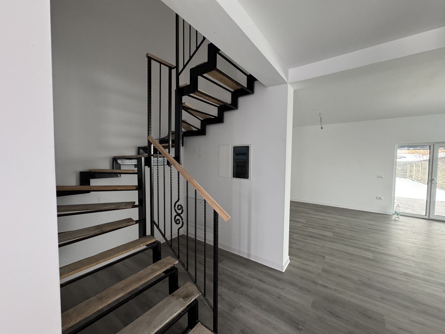 1/2 Duplex Utvin,4 Camere,2 Bai,Toate Utilitatile - Poză 6