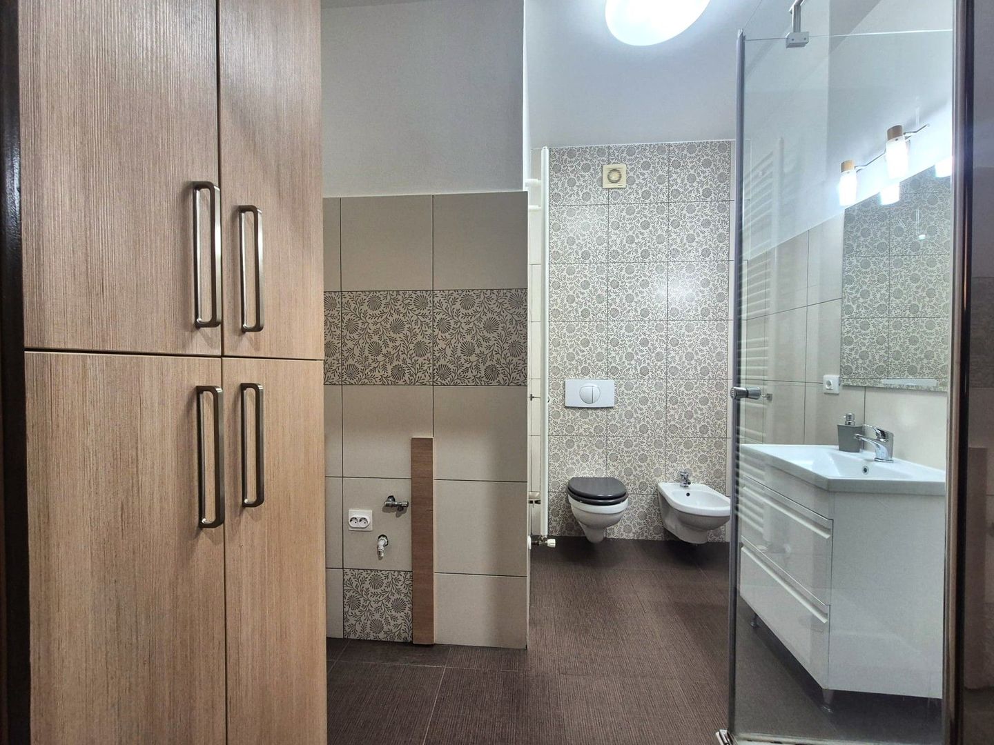 Bloc nou, sectiune mare, apartament 3 camere cu semineu, terasă mare si garaj - Poză 21